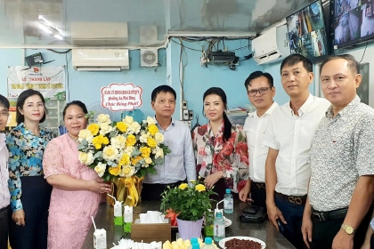Lãnh đạo Phường An Phú Đông và Hội Doanh nghiệp thăm Công ty Băng Keo Lê Nguyên